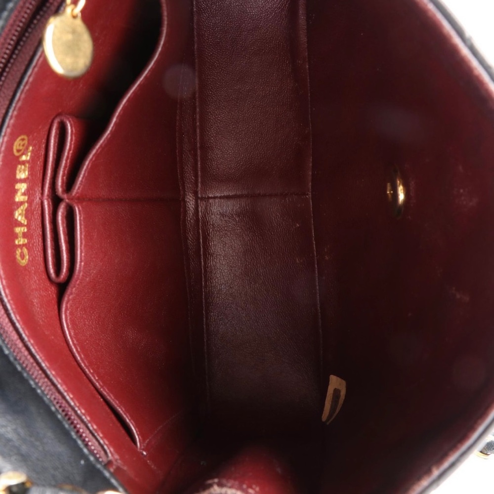 Vintage Chanel crossbody handbag - Picture 7 of 8